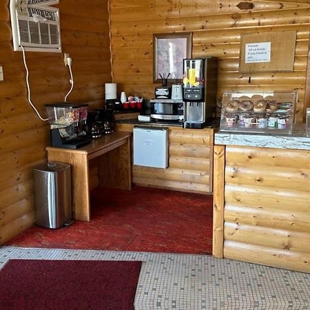 Love Hotels Western Holiday By Oyo At Harlan Lake Ne Алма Экстерьер фото