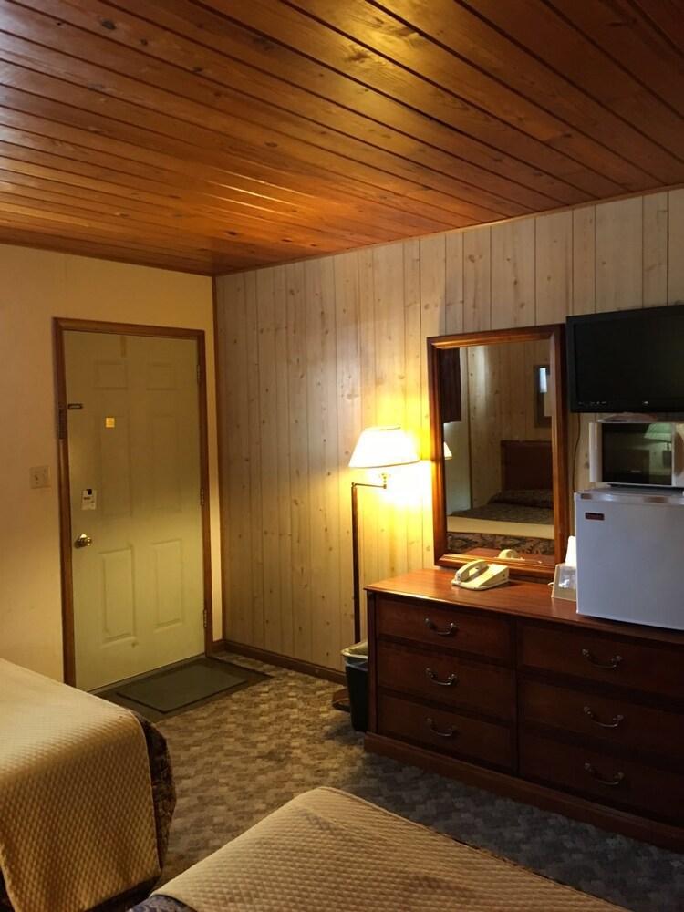 Love Hotels Western Holiday By Oyo At Harlan Lake Ne Алма Экстерьер фото