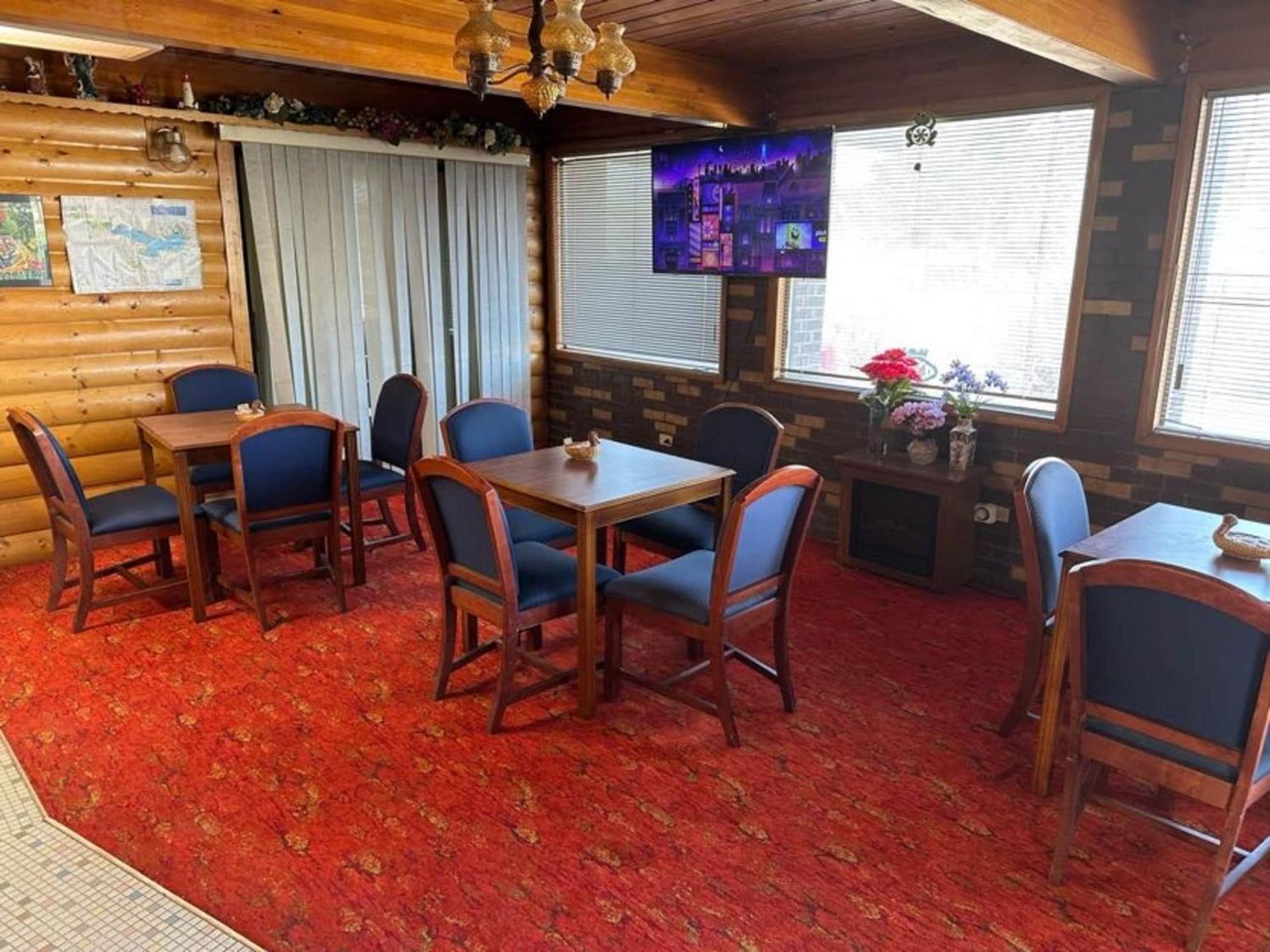 Love Hotels Western Holiday By Oyo At Harlan Lake Ne Алма Экстерьер фото