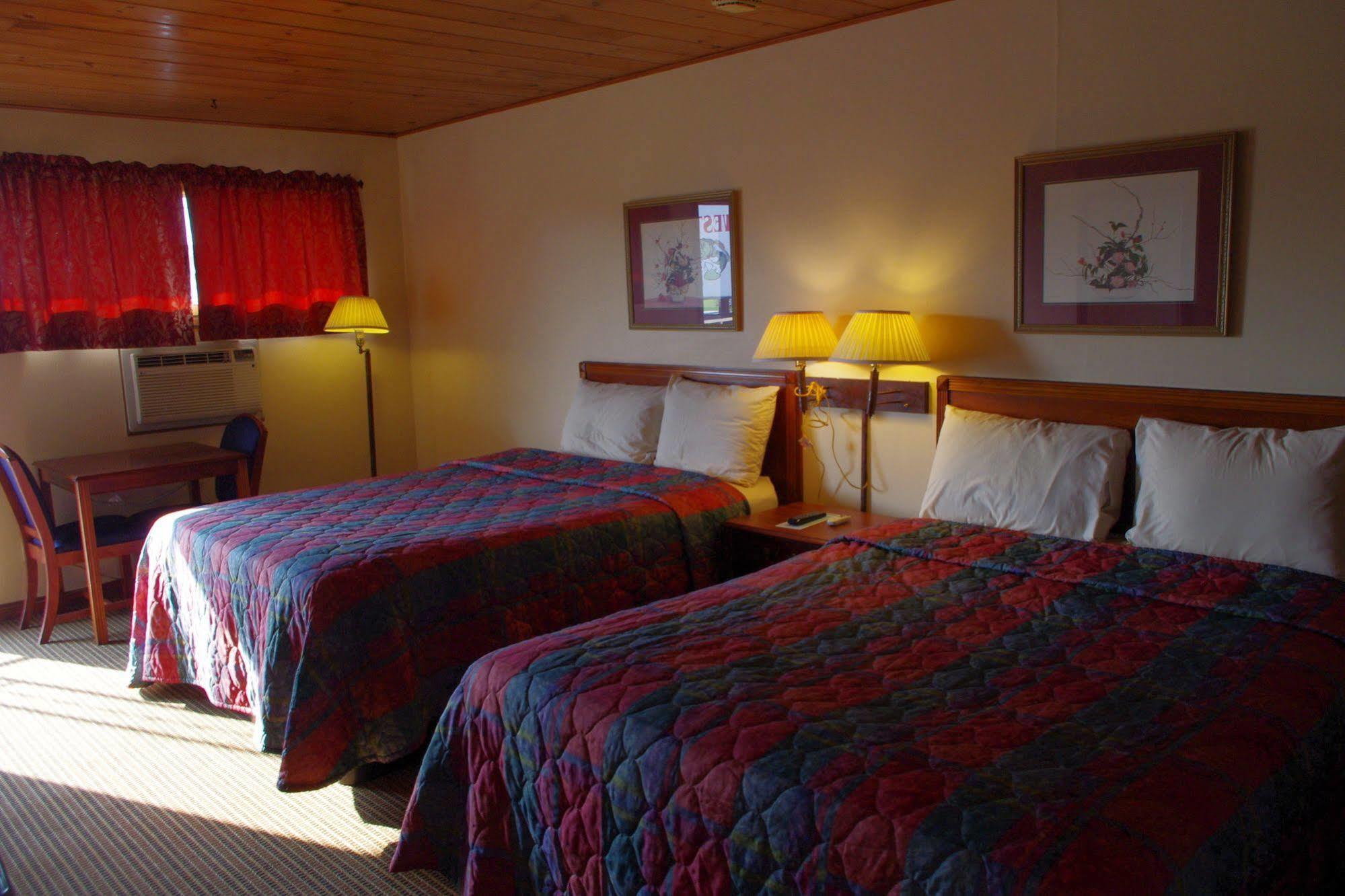 Love Hotels Western Holiday By Oyo At Harlan Lake Ne Алма Экстерьер фото